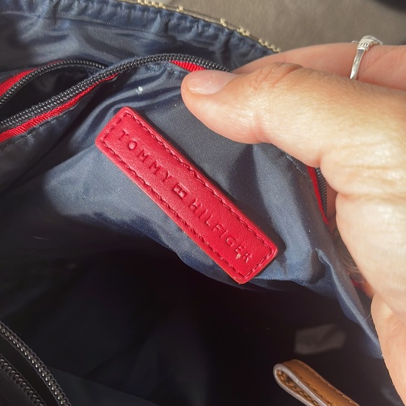 TOMMY HILFIGER Signature Logo Tan Multi Pocket Handbag - Picture 7 of 11